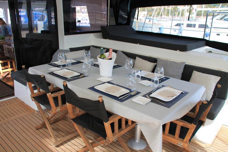 Book yachts online - catamaran - Lagoon 620 - JARANA - rent