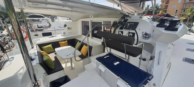 Book yachts online - catamaran - Lagoon 421 - Chirouble - rent