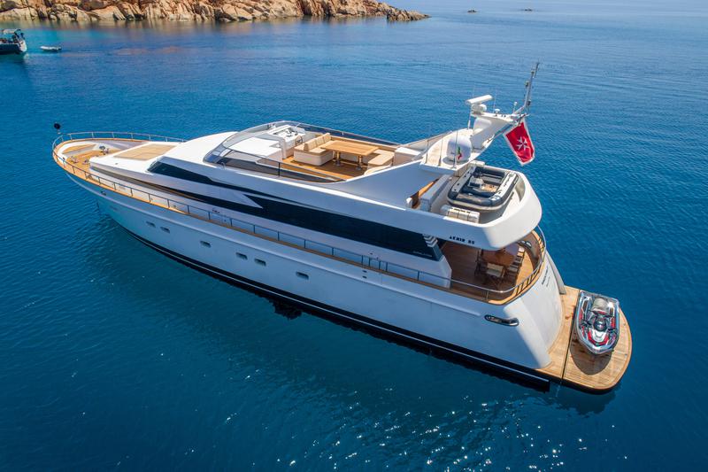 Book yachts online - motorboat - Cantieri di Pisa Akhir 85 - Maestrale - rent