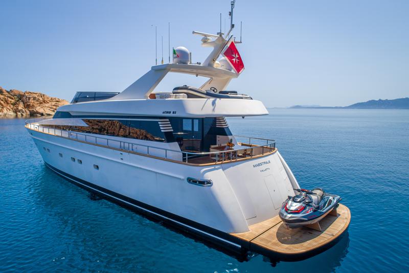 Book yachts online - motorboat - Cantieri di Pisa Akhir 85 - Maestrale - rent