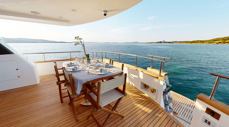 Book yachts online - motorboat - Cantieri di Pisa Akhir 85 - Maestrale - rent