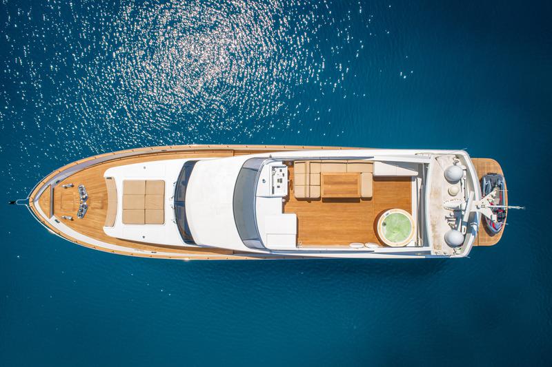 Book yachts online - motorboat - Cantieri di Pisa Akhir 85 - Maestrale - rent