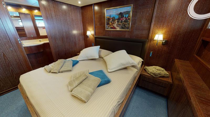Book yachts online - motorboat - Cantieri di Pisa Akhir 85 - Maestrale - rent