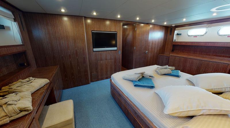 Book yachts online - motorboat - Cantieri di Pisa Akhir 85 - Maestrale - rent