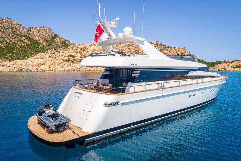 Book yachts online - motorboat - Cantieri di Pisa Akhir 85 - Maestrale - rent