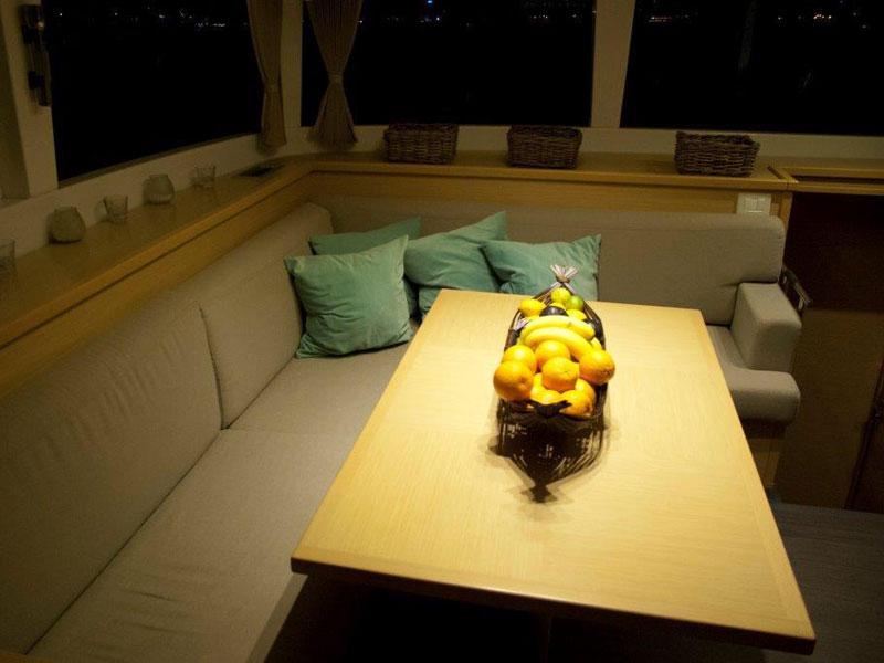 Book yachts online - catamaran - Lagoon 450  Flybridge - Madrigal V - rent
