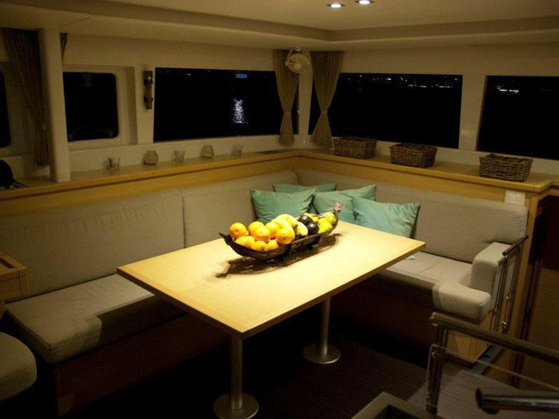 Book yachts online - catamaran - Lagoon 450  Flybridge - Madrigal V - rent