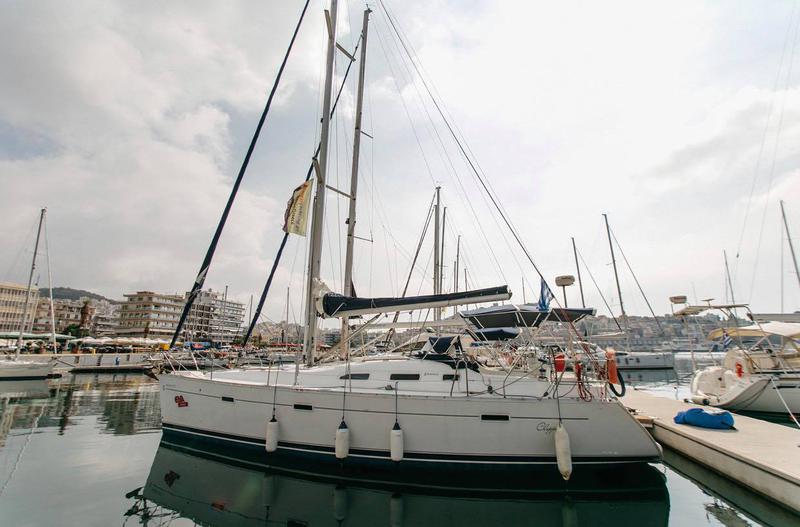 Book yachts online - sailboat - Oceanis 393 Clipper - Aeolian Too (Solar, heating, Plotter) - rent