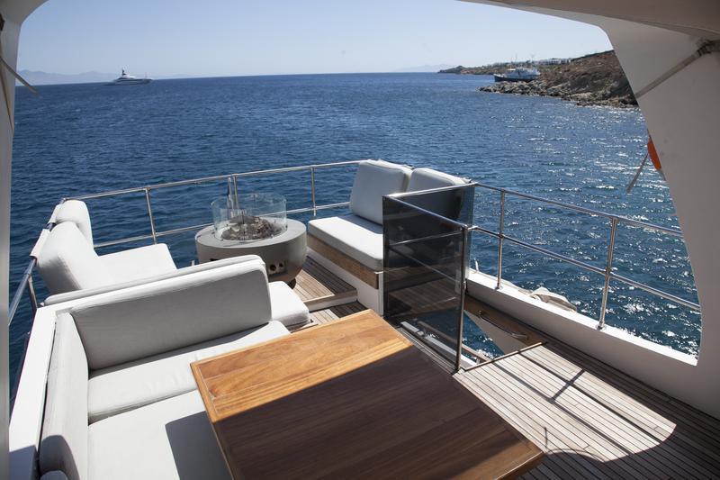 Book yachts online - motorboat - Maiora Renaissance 66/70ft - Dini - rent