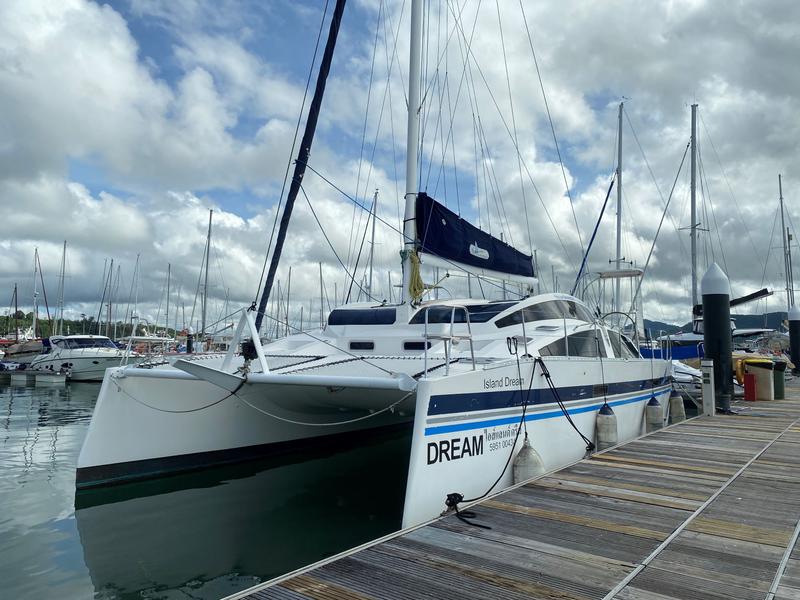 Book yachts online - catamaran - Island Spirit 380 - Island Dream - rent