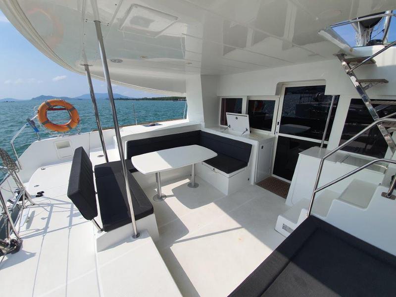 Book yachts online - catamaran - Lagoon 450 Sport - Myemocean - rent