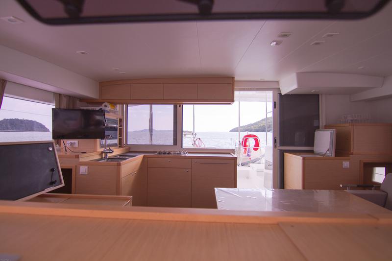 Book yachts online - catamaran - Lagoon 400 S2 - Anastasia - rent
