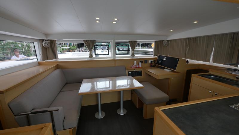 Book yachts online - catamaran - Lagoon 400 S2 - Anastasia - rent