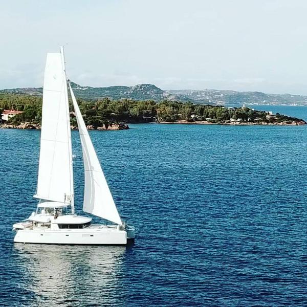 Book yachts online - catamaran - Lagoon 52 - Denilos - rent