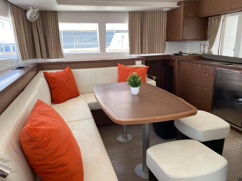 Book yachts online - catamaran - LAGOON  450F AMARE I / SKIPPERED ONLY / FREE STAND UP PADDLE / BOW CUSHIONS - Amare 1 - rent