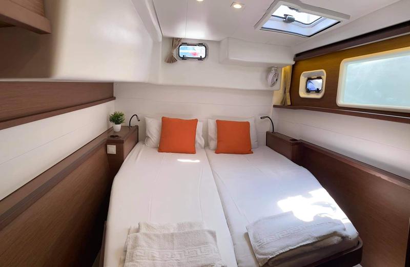 Book yachts online - catamaran - LAGOON  450F AMARE I / SKIPPERED ONLY / FREE STAND UP PADDLE / BOW CUSHIONS - Amare 1 - rent