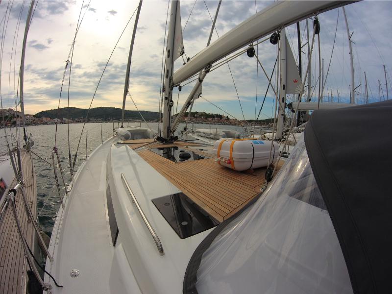 Book yachts online - sailboat - Hanse 455 - VICTORIA ONE - rent