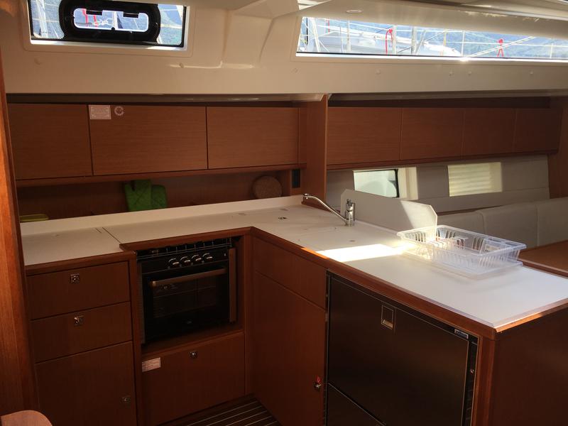 Book yachts online - sailboat - Bavaria C45 - LADY FLORA 1 - rent