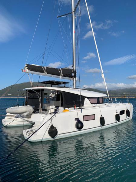 Book yachts online - catamaran - Lagoon 42 - KARMA - rent