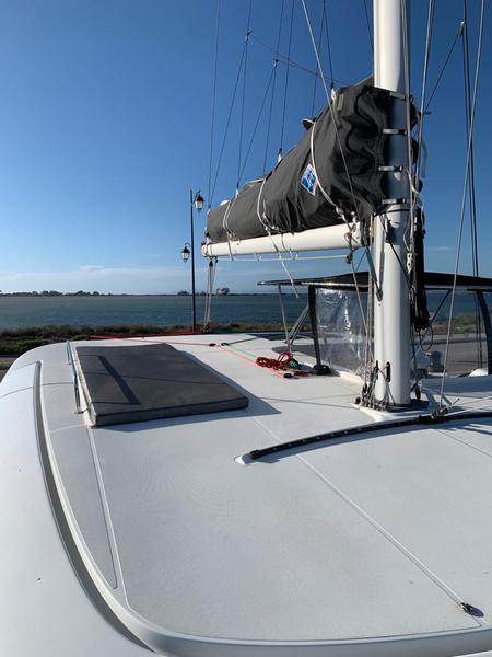 Book yachts online - catamaran - Lagoon 42 - KARMA - rent