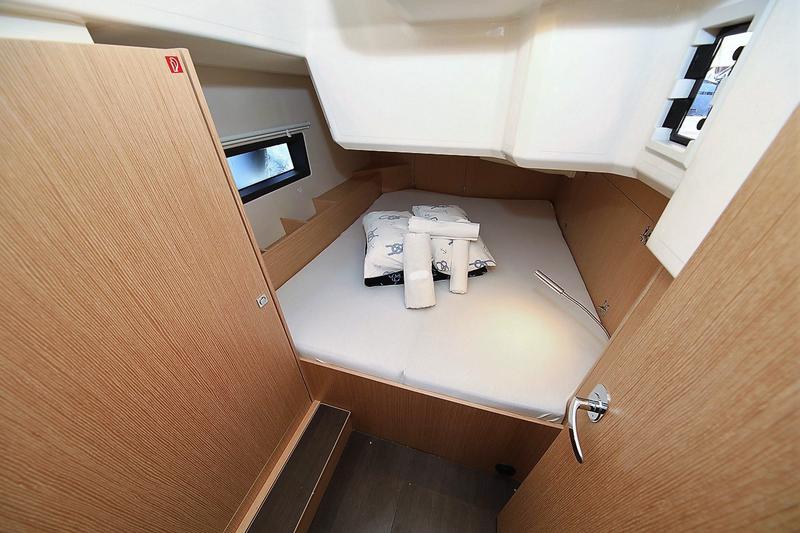 Book yachts online - sailboat - Bavaria C42 - ERMIS - rent