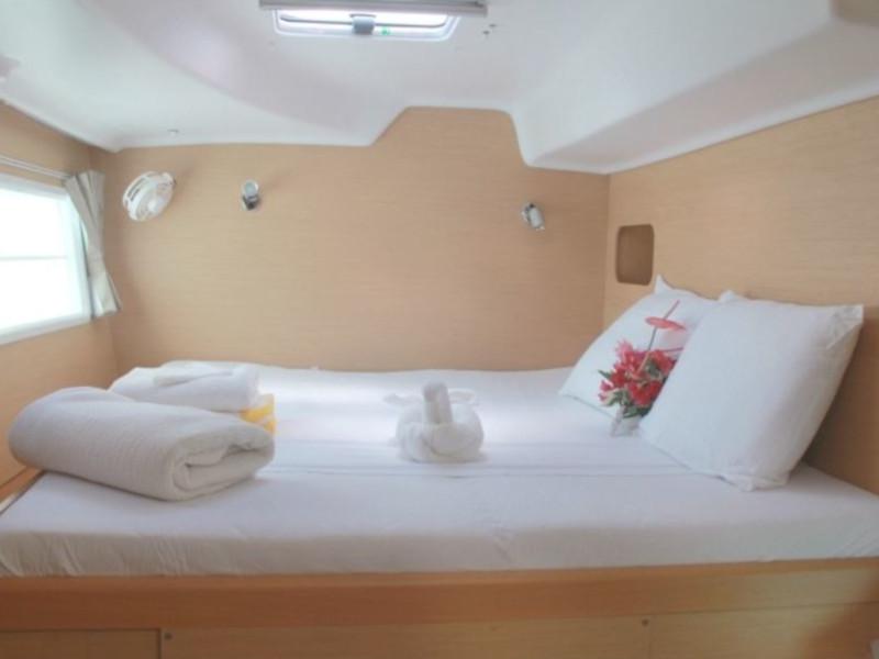 Book yachts online - catamaran - Lagoon 380 - Isaphil - rent
