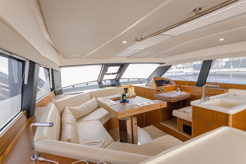 Book yachts online - sailboat - Moody 54 - Adventuro - rent