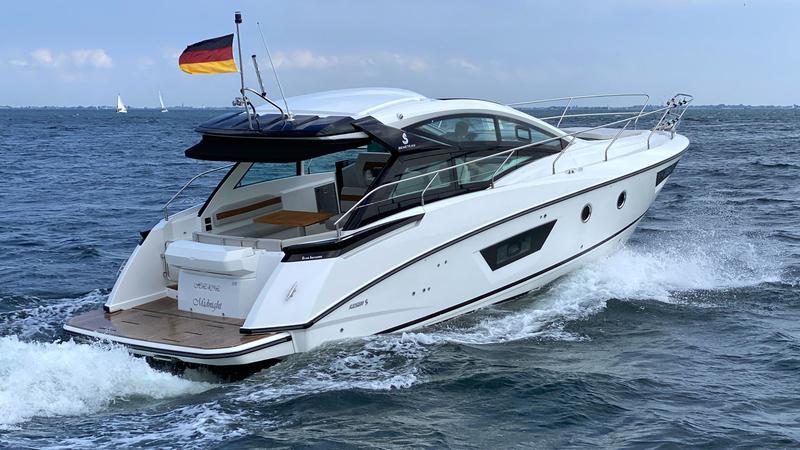 Book yachts online - motorboat - Beneteau GT 40 - Midnight - rent