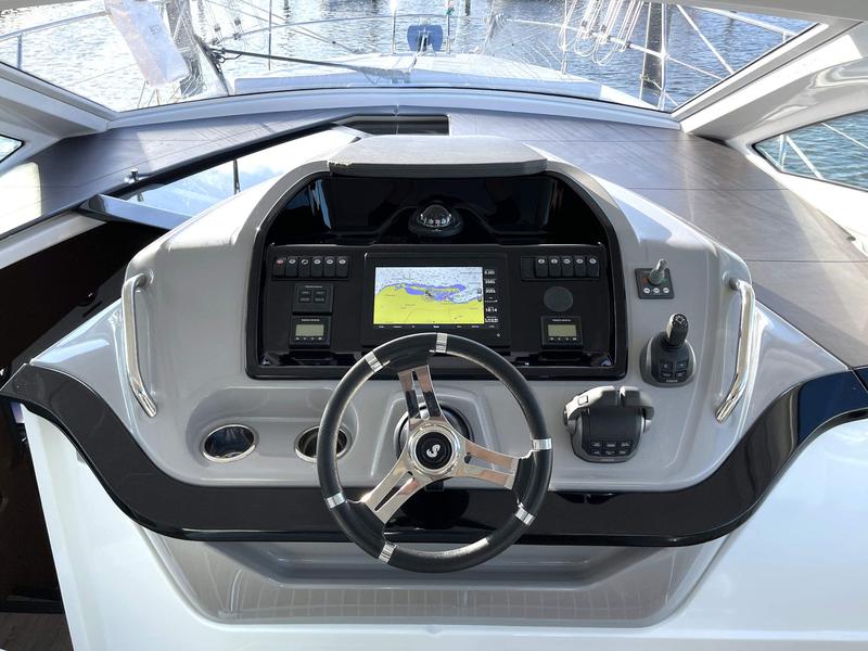 Book yachts online - motorboat - Beneteau GT 40 - Midnight - rent