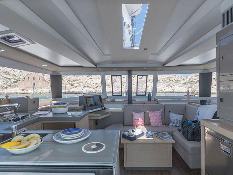 Book yachts online - catamaran - Fountaine Pajot Astréa 42 - Orestes- A/C &amp; Watermaker &amp; Generator- 4+2 Cabins/4 Heads - rent