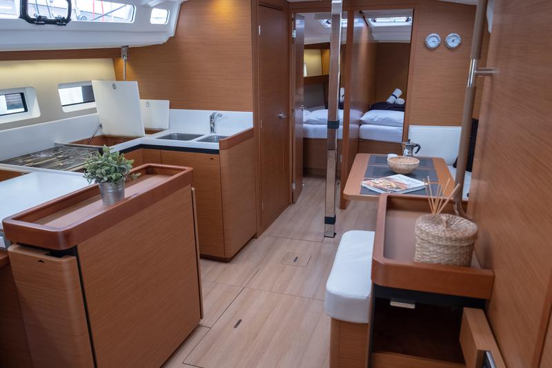 Book yachts online - sailboat - Sun Odyssey 440 - Ioleta - rent