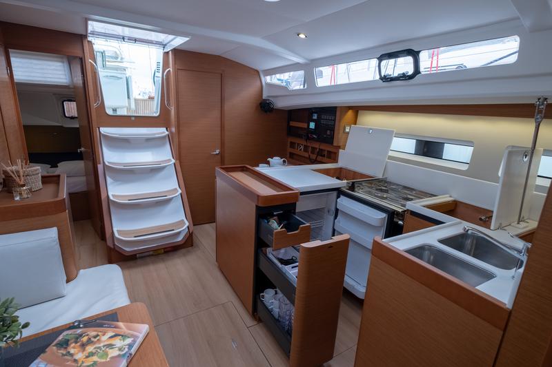 Book yachts online - sailboat - Sun Odyssey 440 - Ioleta - rent
