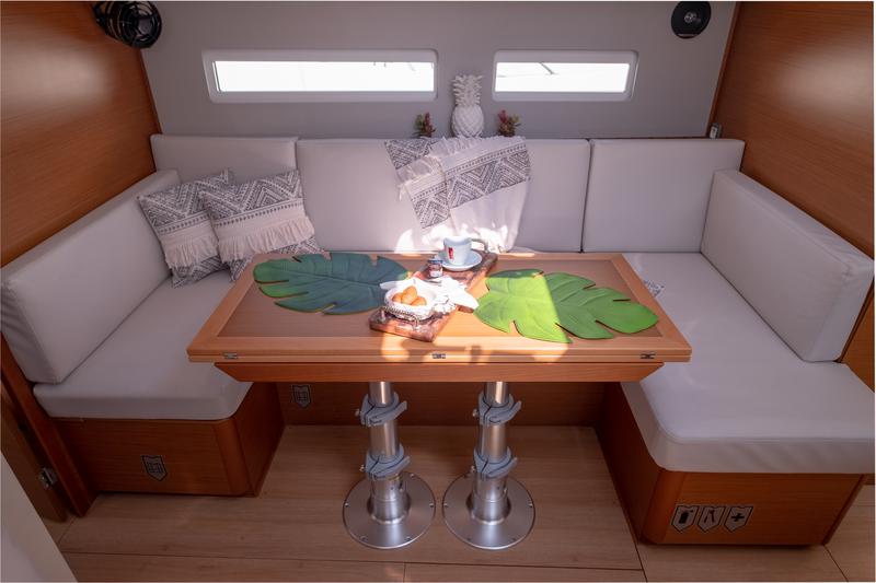 Book yachts online - sailboat - Sun Odyssey 410 - Sammy - rent