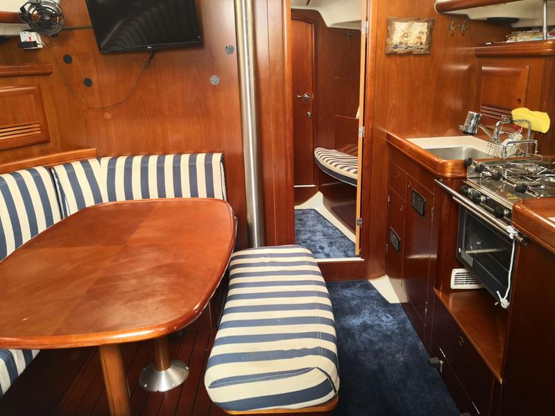 Book yachts online - sailboat - Beneteau 393 - Andromeda - rent