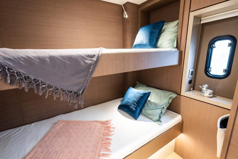 Book yachts online - catamaran - Bali 4.6 - Romar II - rent