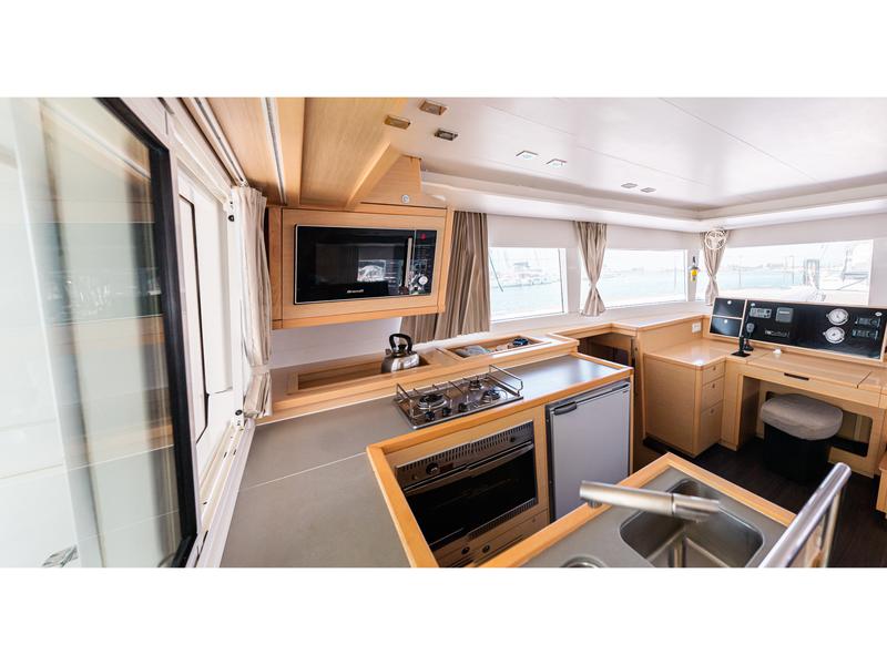 Book yachts online - catamaran - Lagoon 450 - NEFELI IV - rent