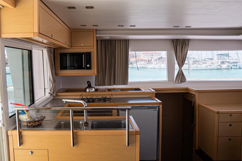 Book yachts online - catamaran - Lagoon 450 - NEFELI IV - rent