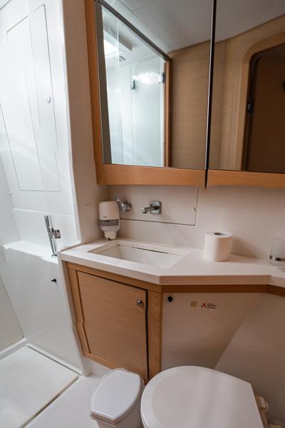 Book yachts online - catamaran - Lagoon 450 - NEFELI IV - rent