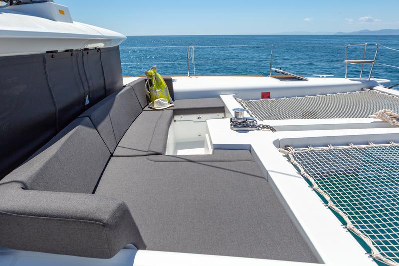 Book yachts online - catamaran - Lagoon 450  Flybridge - Medousa - rent