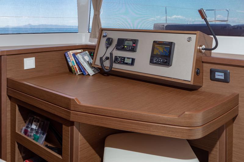 Book yachts online - catamaran - Lagoon 450  Flybridge - Medousa - rent