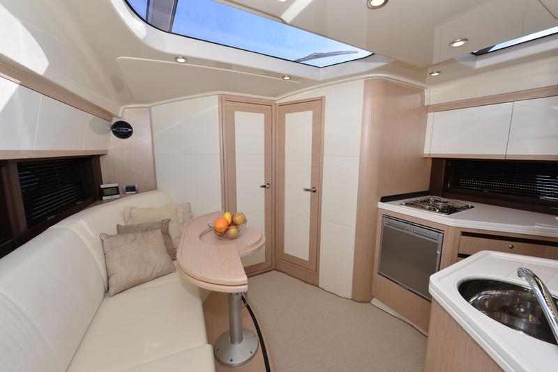 Book yachts online - motorboat - Elan Power 30 - Elan 30 - rent