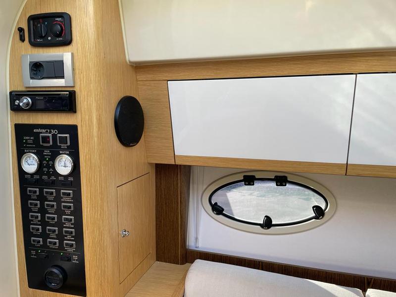 Book yachts online - motorboat - Elan Power 30 - Elan 30 - rent