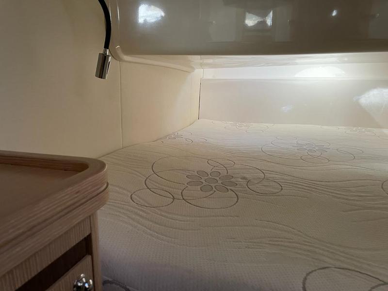 Book yachts online - motorboat - Elan Power 30 - Elan 30 - rent
