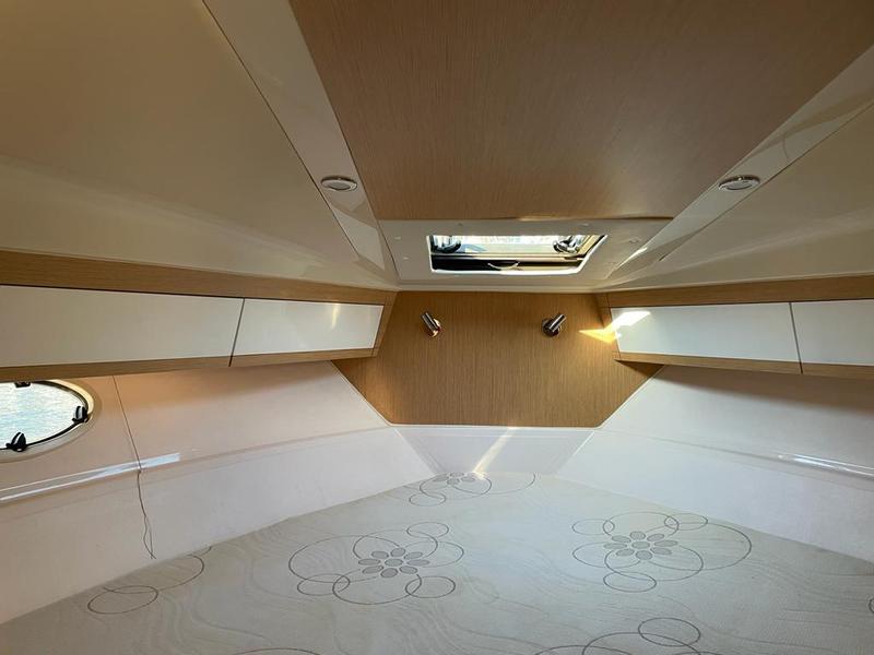 Book yachts online - motorboat - Elan Power 30 - Elan 30 - rent