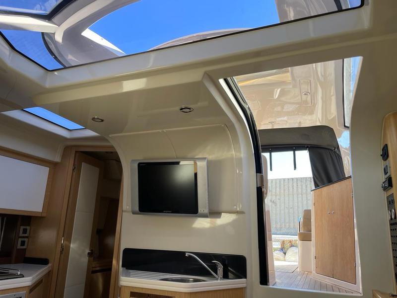 Book yachts online - motorboat - Elan Power 30 - Elan 30 - rent