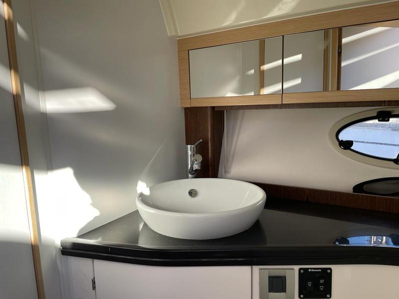 Book yachts online - motorboat - Elan Power 30 - Elan 30 - rent