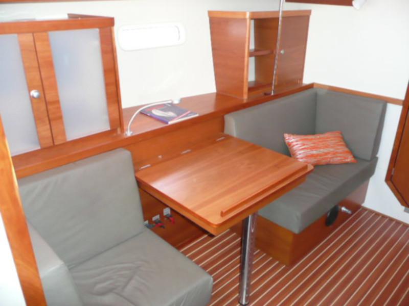 Book yachts online - sailboat - Hanse 430e - Divine Caroline - rent