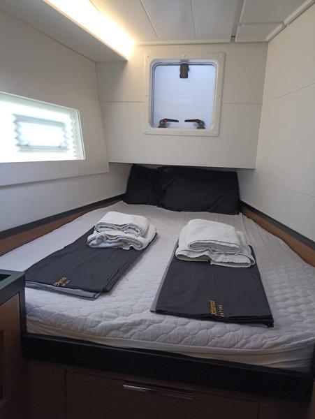 Book yachts online - catamaran - Lagoon 40 - Sol Invictus VIP-equipped - rent