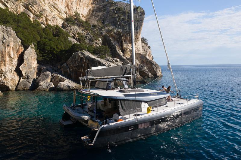 Book yachts online - catamaran - Lagoon 42 - Casta Diva VIP-equipped - rent