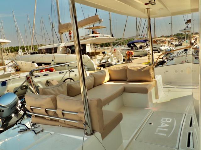 Book yachts online - powercatamaran - Bali 4.3 MY - SIERRA - rent
